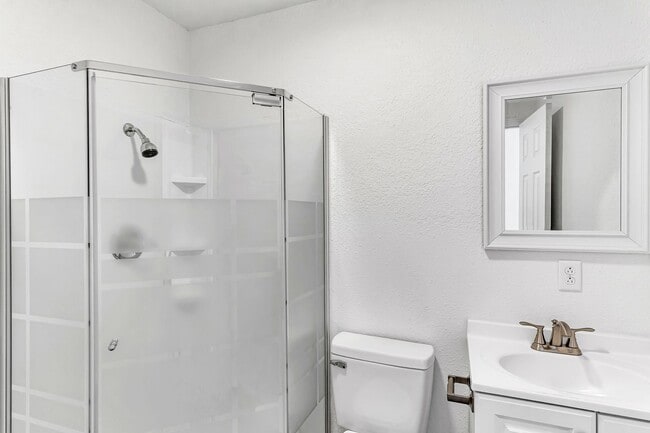Building Photo - Newly Renovated Studio Apartment in Hollis...