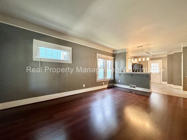 Foto del edificio - 340 E. Cambourne.