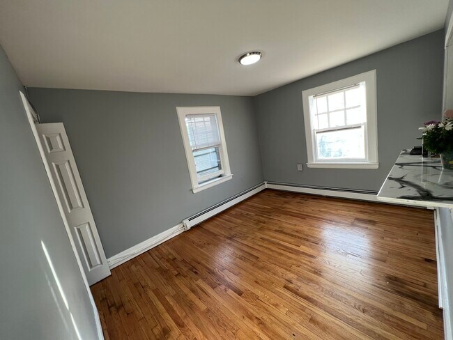 Building Photo - 1049 Woolley Ave