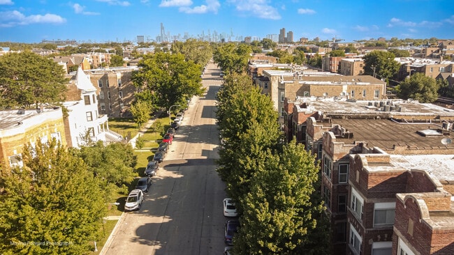 Building Photo - 4852 S Prairie Ave