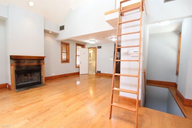 2 br, 2 bath - 2133 W Evergreen Ave # Ch - 2 br, 2 bath  - 2133 W Evergreen Ave # Ch