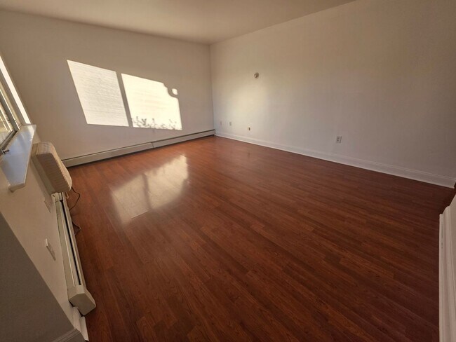Foto del edificio - Bright 1 Bedroom Home - Poughkeepsie, NY