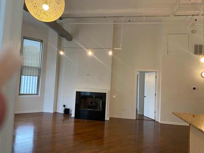 Building Photo - 500 S Clinton St