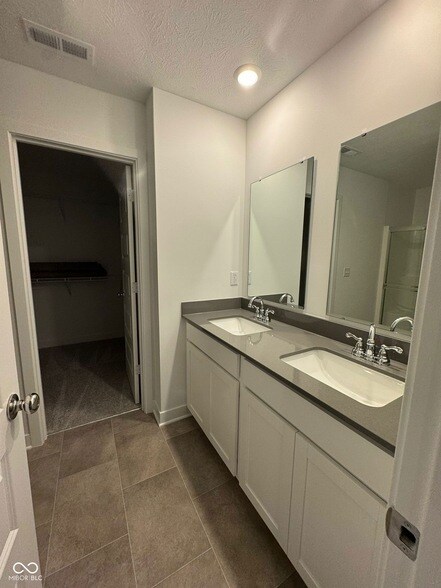 Foto del edificio - 15322 Farrington Rd