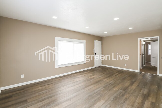 Foto del edificio - 6784 Franklin St