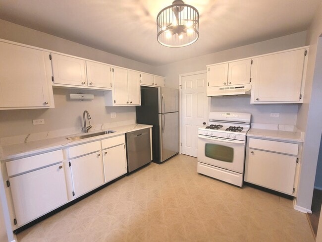 Building Photo - 1460 7 Pines Rd