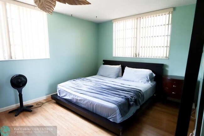 Foto del edificio - 2571 Aragon Blvd