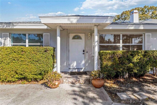 Building Photo - 14863 Sunset Dr