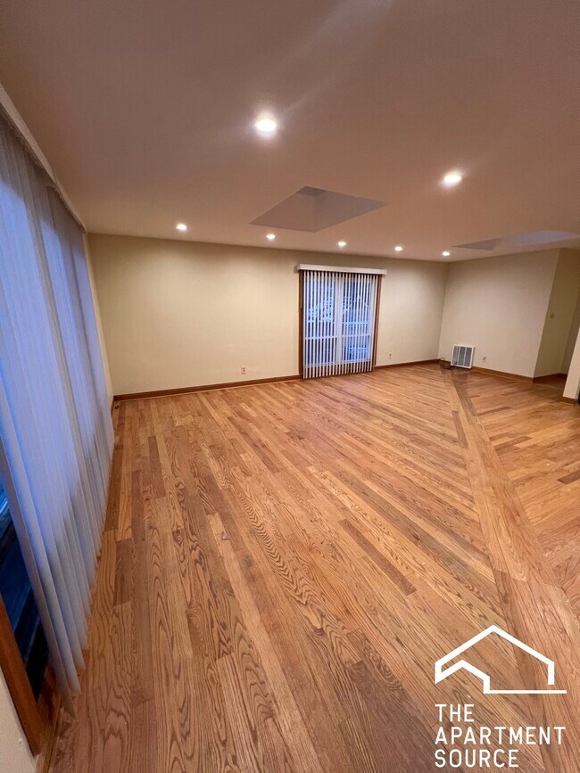 Foto del edificio - 1205 N Harlem Ave