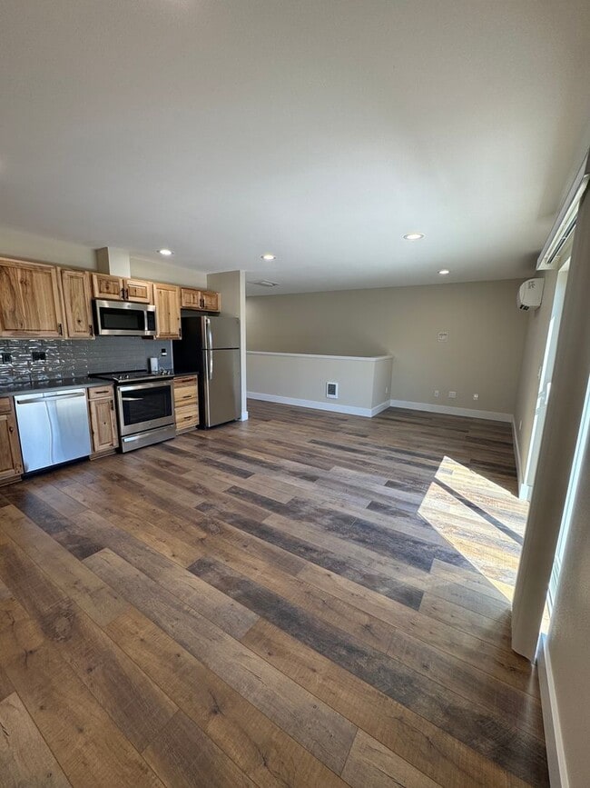 Building Photo - 1242 NE Dempsey Dr