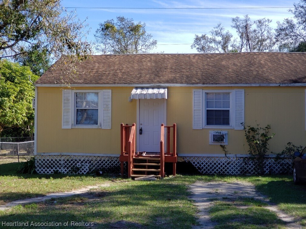 1510 Orange Blossom Ave, Sebring, FL 33870 Townhome Rentals in