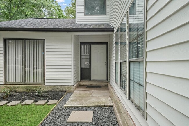 Building Photo - 18009 Split Oak Cir