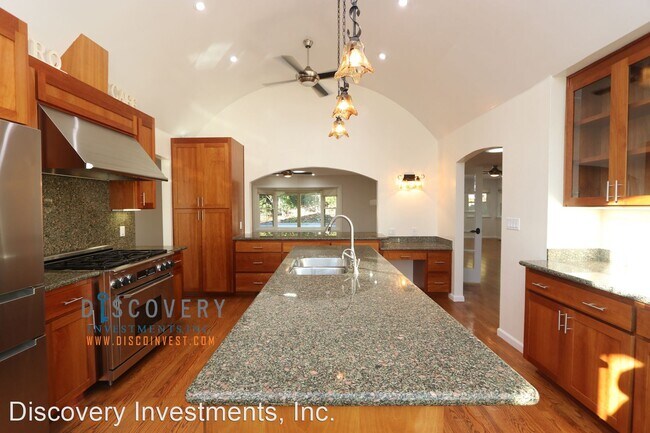 Building Photo - 4 br, 3 bath House - 28 Lance Ct.