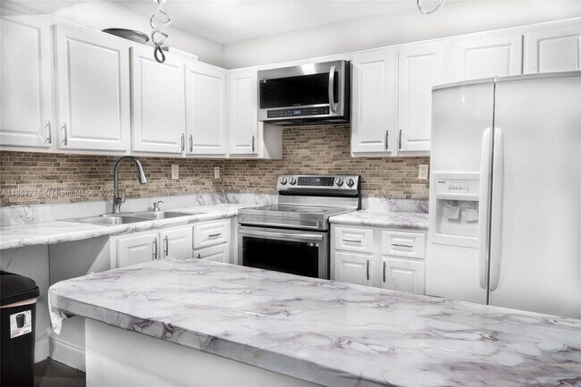 Foto del edificio - 20300 NE 3rd Ct