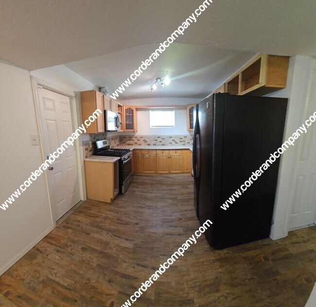 Building Photo - Nice 3 Bedroom, 2 Bathroom and 1,120 Sq Ft. Home Great Location in NE Heights.