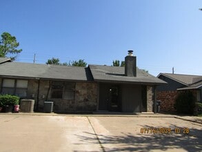 Building Photo - 908 NE Tortoise Dr