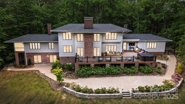 Building Photo - 115 Forest Cliff Ct NE