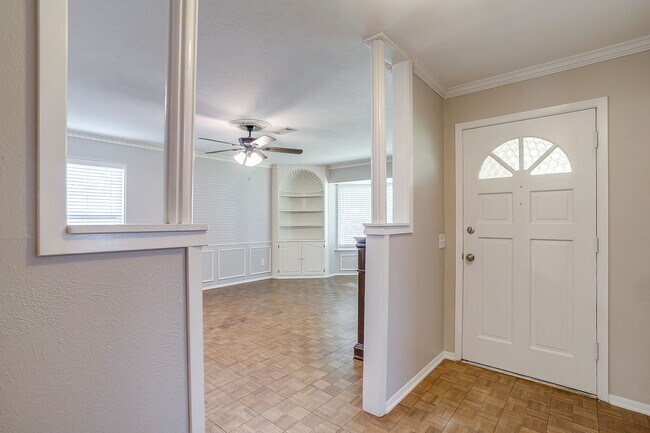 Foto del edificio - 1706 Larkspur Dr