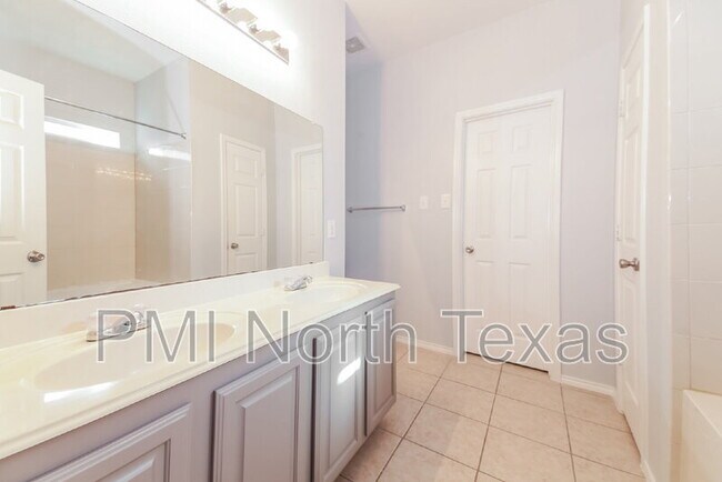 Foto del edificio - 1517 Sandstone Dr