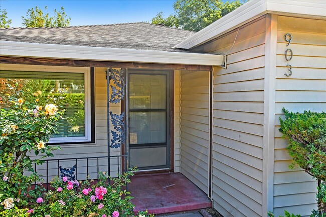 Building Photo - 903 Alameda de las Pulgas