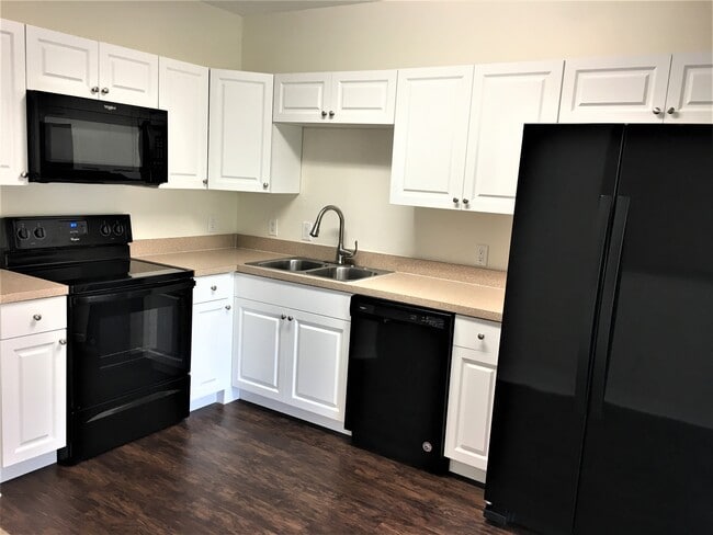 Building Photo - 8535 Quarter Horse Dr