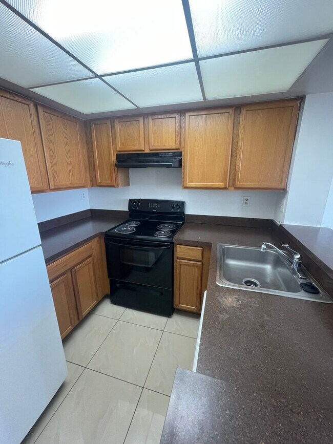 Building Photo - 708 Executive Center Dr