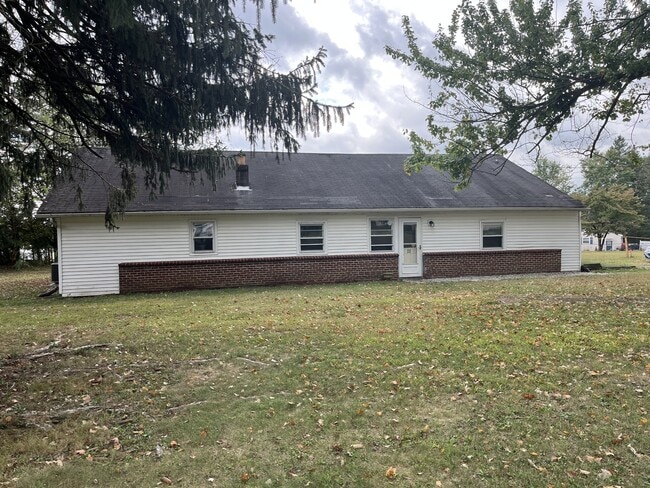 Building Photo - 11 Pine Hill Ave
