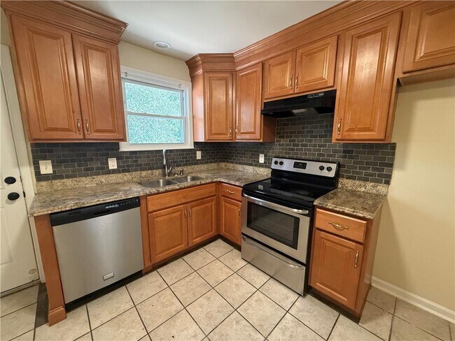 Building Photo - 88 Birchwood Dr