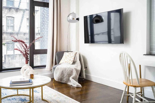 Building Photo - 1568 Lexington Ave