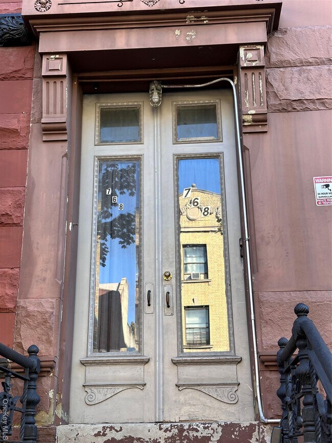 Foto del edificio - 768 Greene Ave