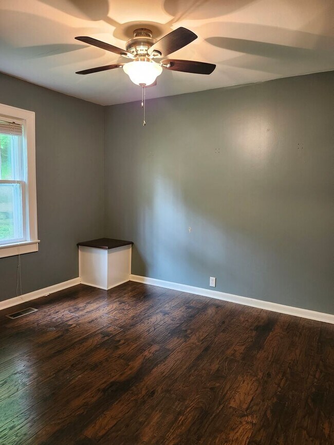 Foto del edificio - 2 Bedroom 1 Bath home near Stuart Heights ...