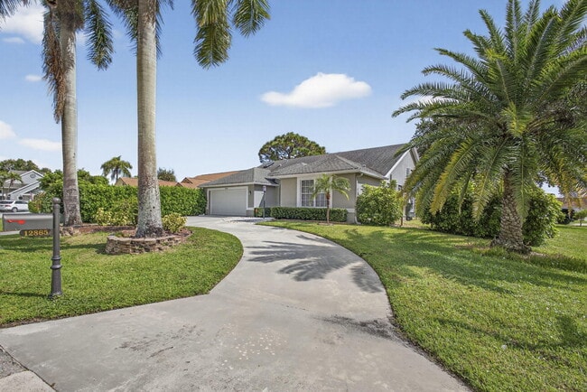 Building Photo - 12865 Meadowbend Dr