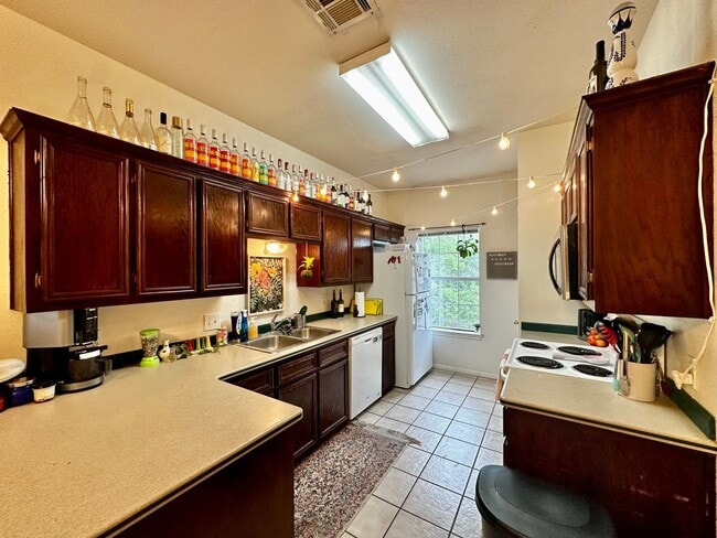 Foto del edificio - 4/4 Duplex Near Baylor!