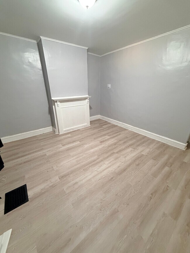 Foto del edificio - 6132 Glenmore Ave