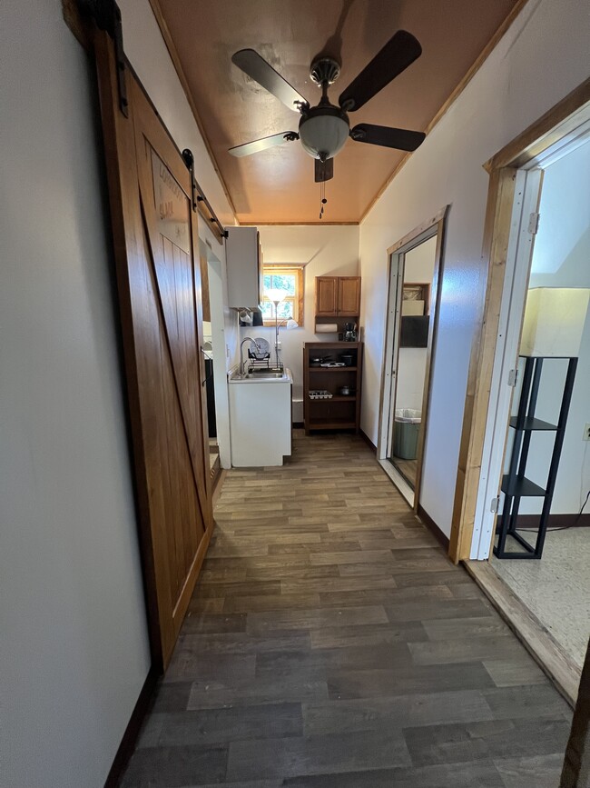 Building Photo - 608 4th Ave