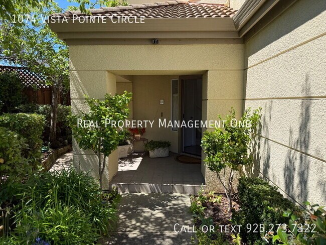 Foto del edificio - 1074 Vista Pointe Cir