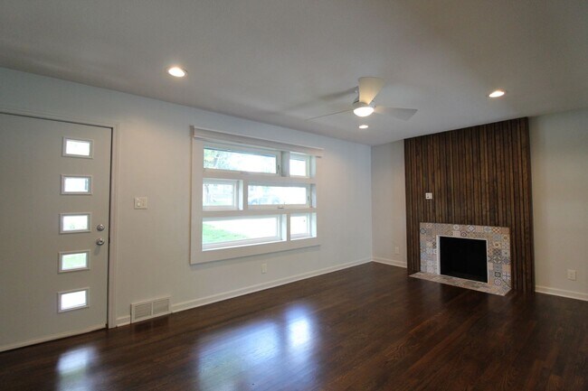 Building Photo - Upgraded 2 Bedroom 1 Bath House In Mission Kansas