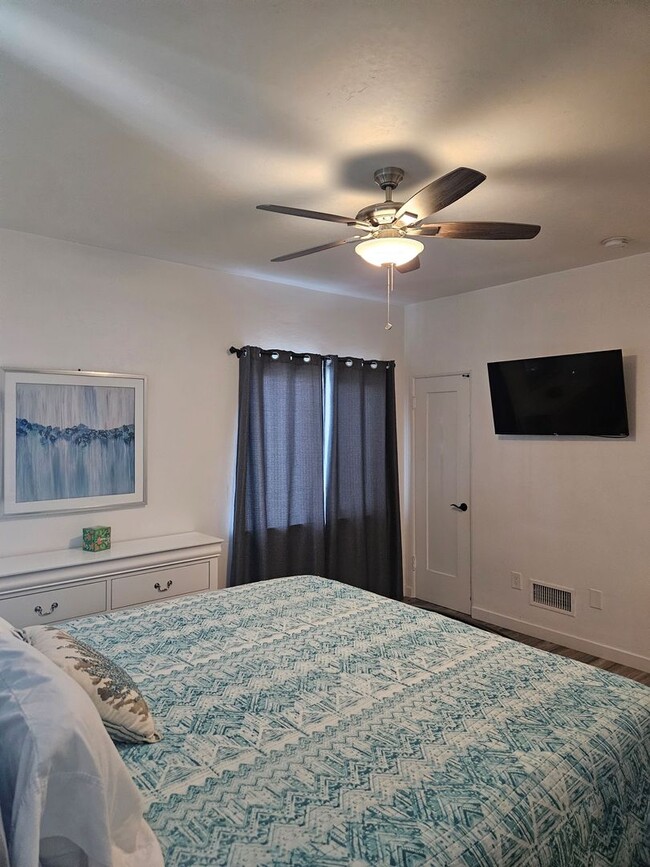 Building Photo - 540 Orange Ave