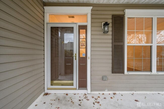 Building Photo - 131 Greenlawns Dr