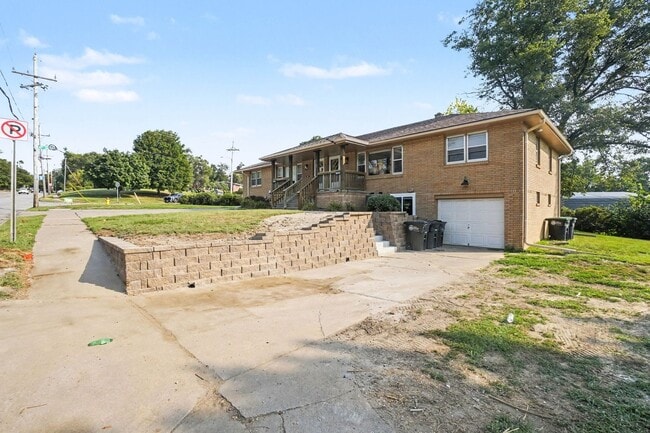 Photo - Modern Comfort meets Convenience - 3BR/2BA Duplex House