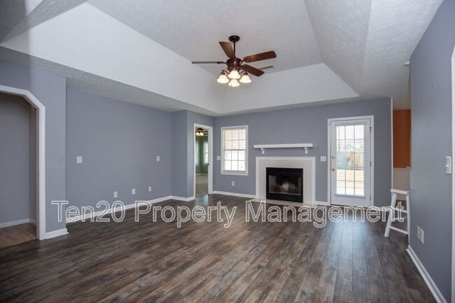 Building Photo - 202 Plum Ct
