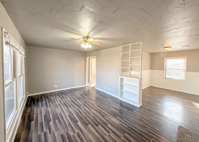 Foto del edificio - Charming 2 Bed Home in The Village!