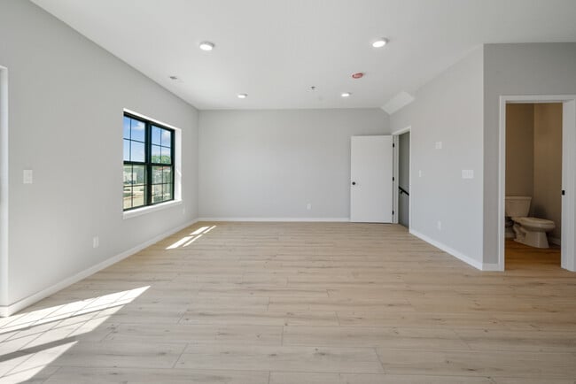 Building Photo - Clear Lake Twinhomes