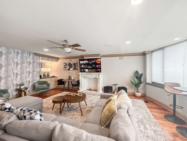 Building Photo - 602 S Front St