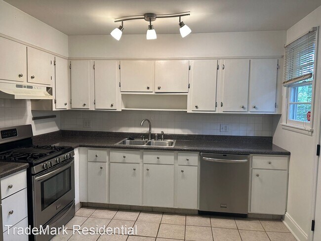 Building Photo - 3 br, 1 bath House - 1608 Seminole Trail
