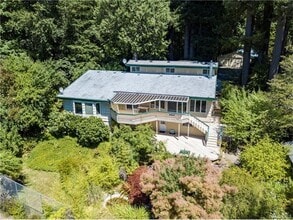 Building Photo - 330 E Libby Rd