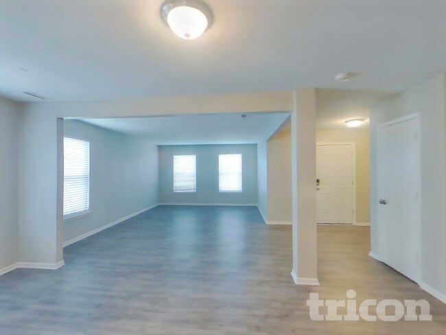 Building Photo - 10152 Golden Dr