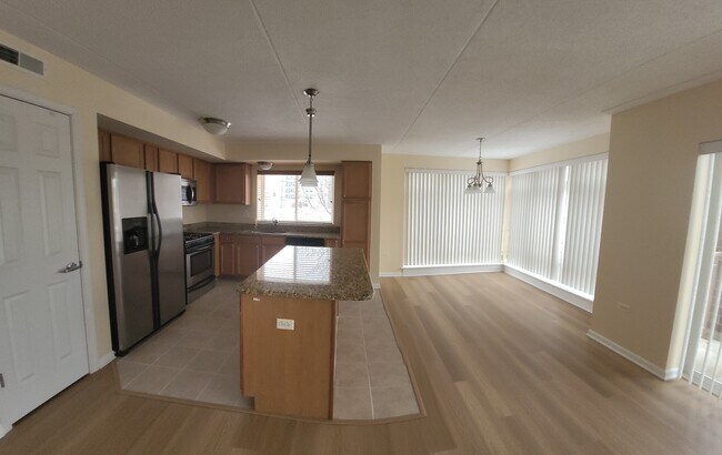 Building Photo - 6759 W Forest Preserve Dr