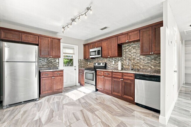 Foto del edificio - 2267 Robinhood Dr