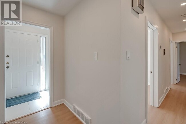 Building Photo - 2063 Glenforest Crescent
